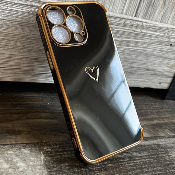 iPhone 12 6.1 inch screen black gold heart case - Picture 1 of 5